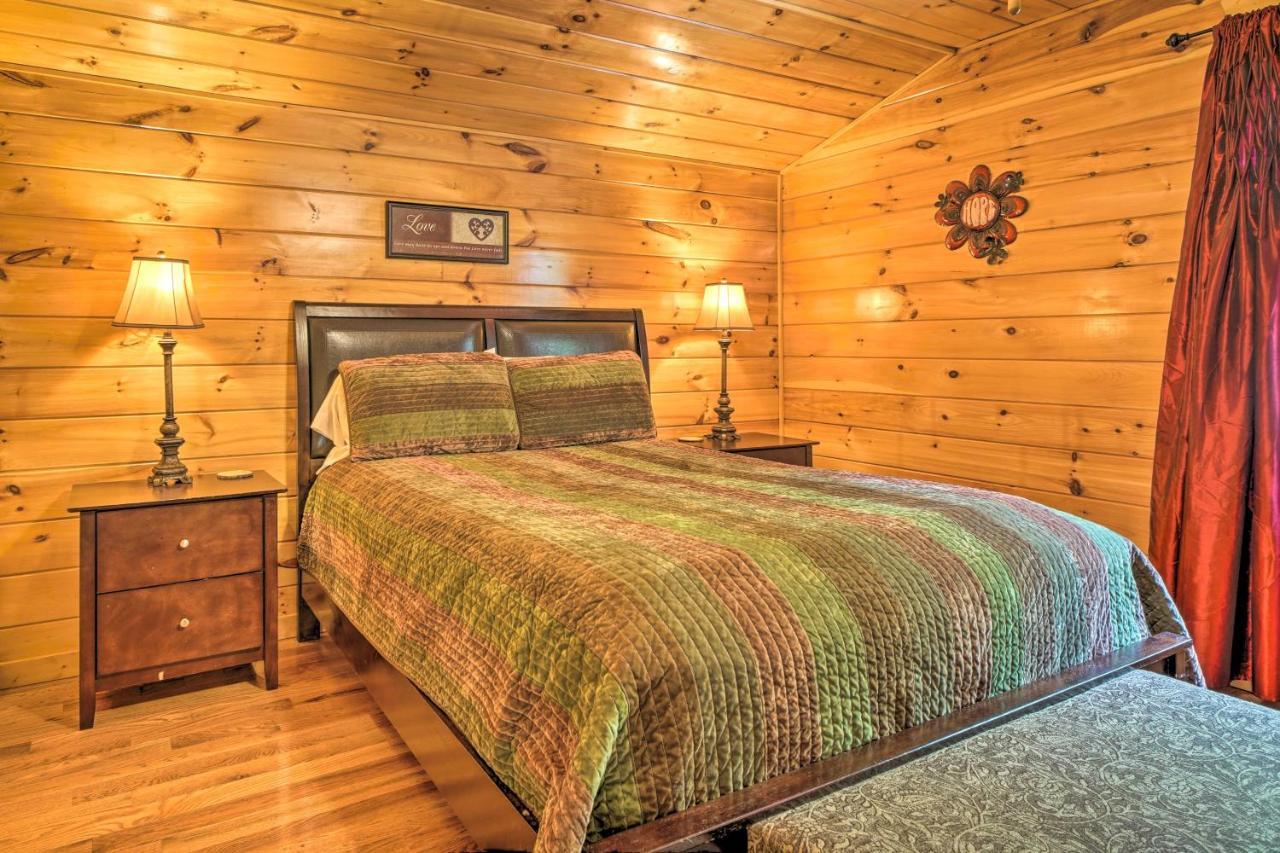 Pigeon Forge Cabin Sauna, Saltwater Pool And Views! Sevierville Bagian luar foto